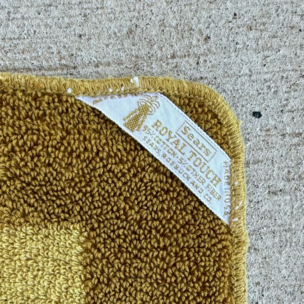 Vintage 1970s Sears Royal Touch Floral MCM Towel